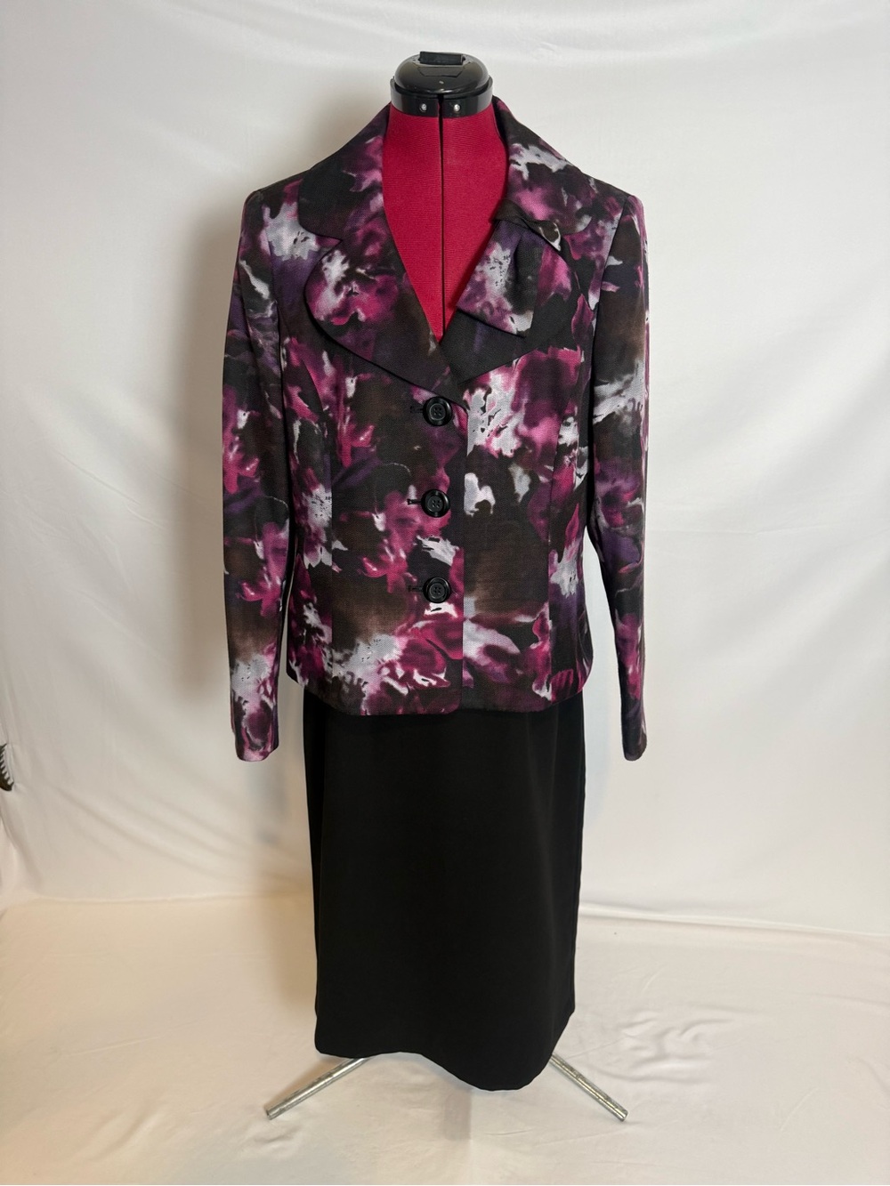 Le Suit Skirt Suit Size 12 Black & Purple Floral 2-Piece Set Blazer & Skirt